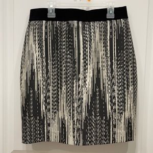 Ann Taylor 6 Petite Fitted Skirt - Measures 19.5” Long